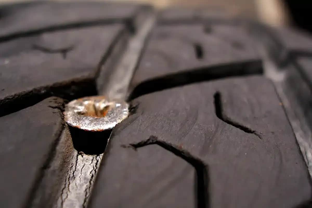 Mèche pneu : réparation rapide ou danger ? Le guide complet