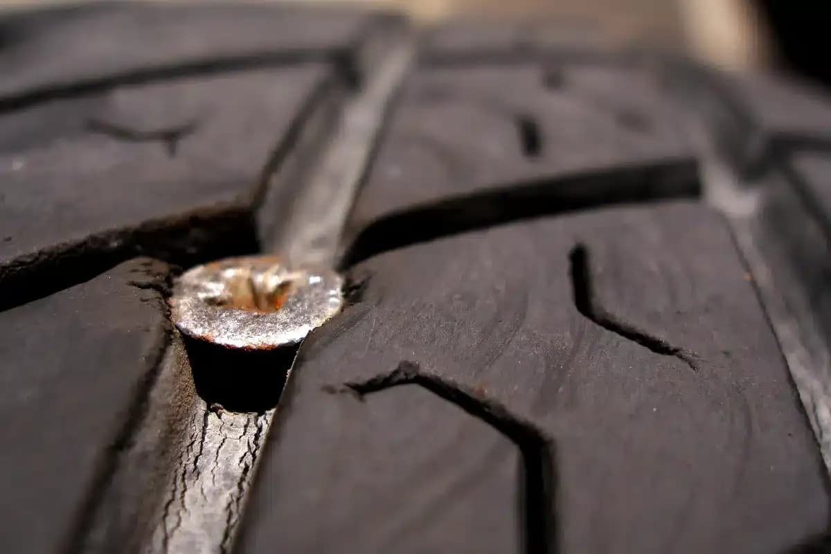 Mèche pneu : réparation rapide ou danger ? Le guide complet