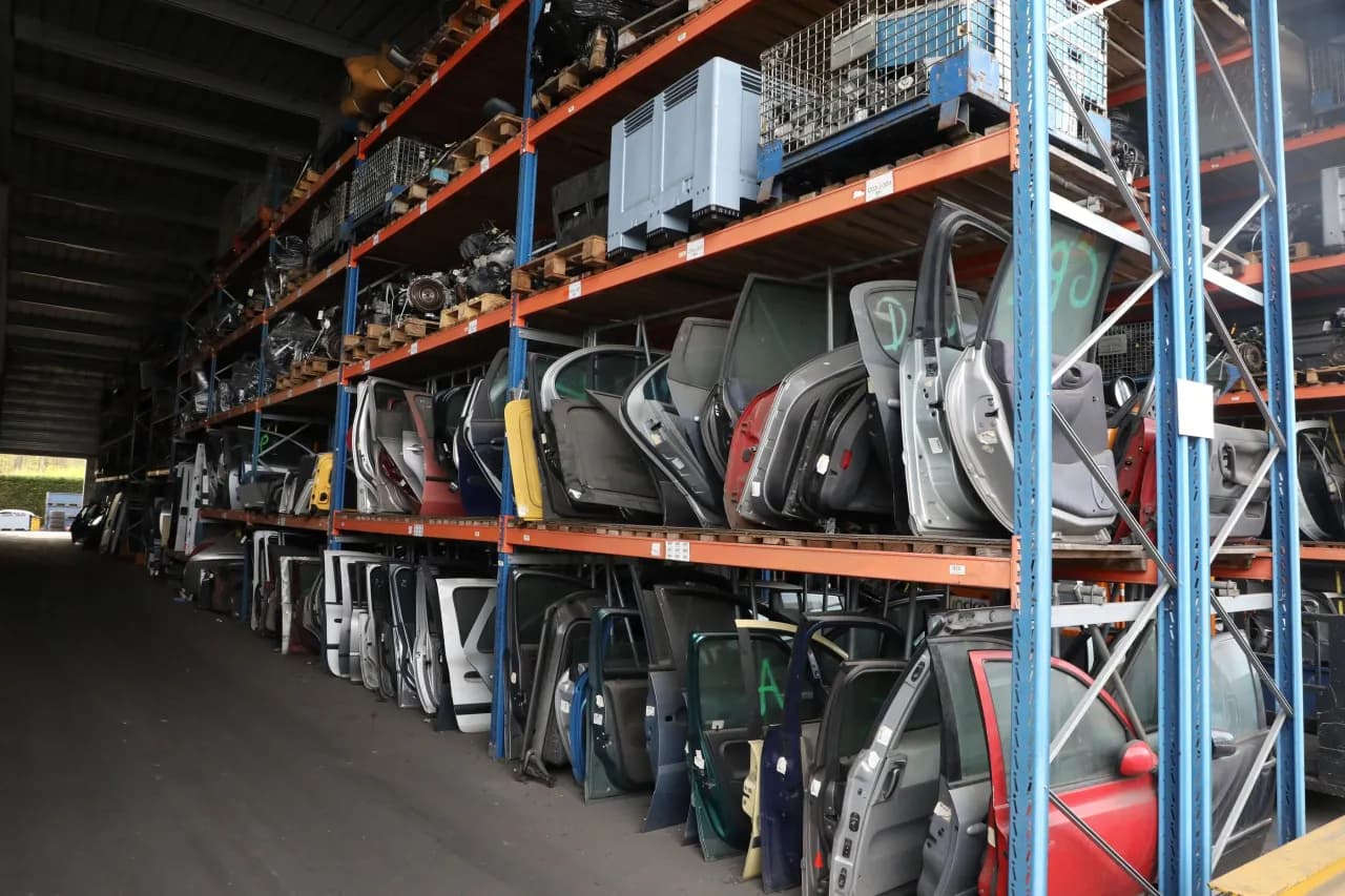 Pièces auto : Achetez malin en ligne ou en magasin (Guide 2025)