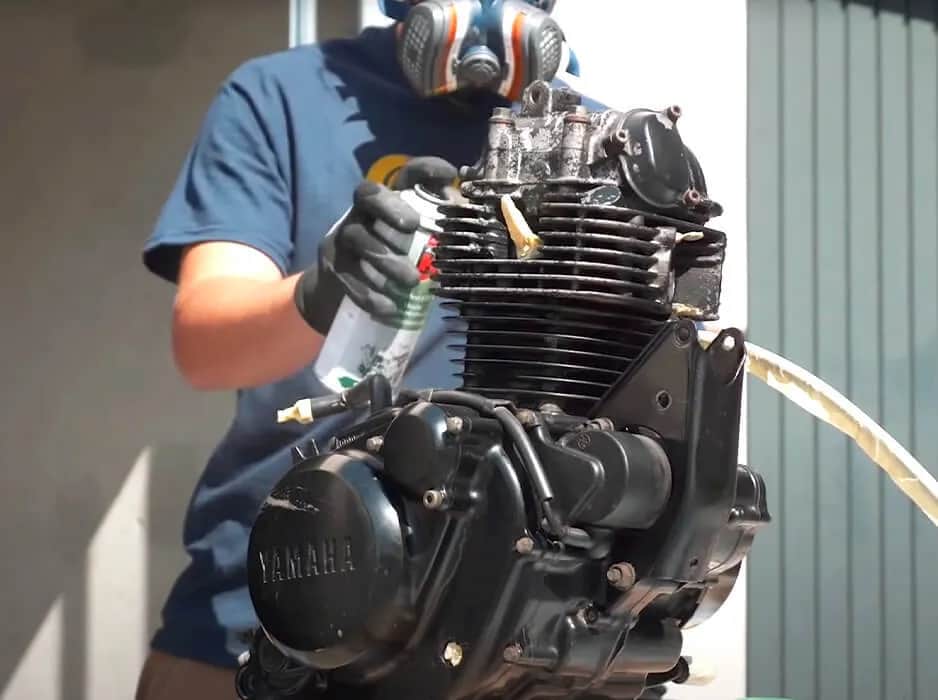 Peindre moteur moto : Le secret d'une peinture durable et pro