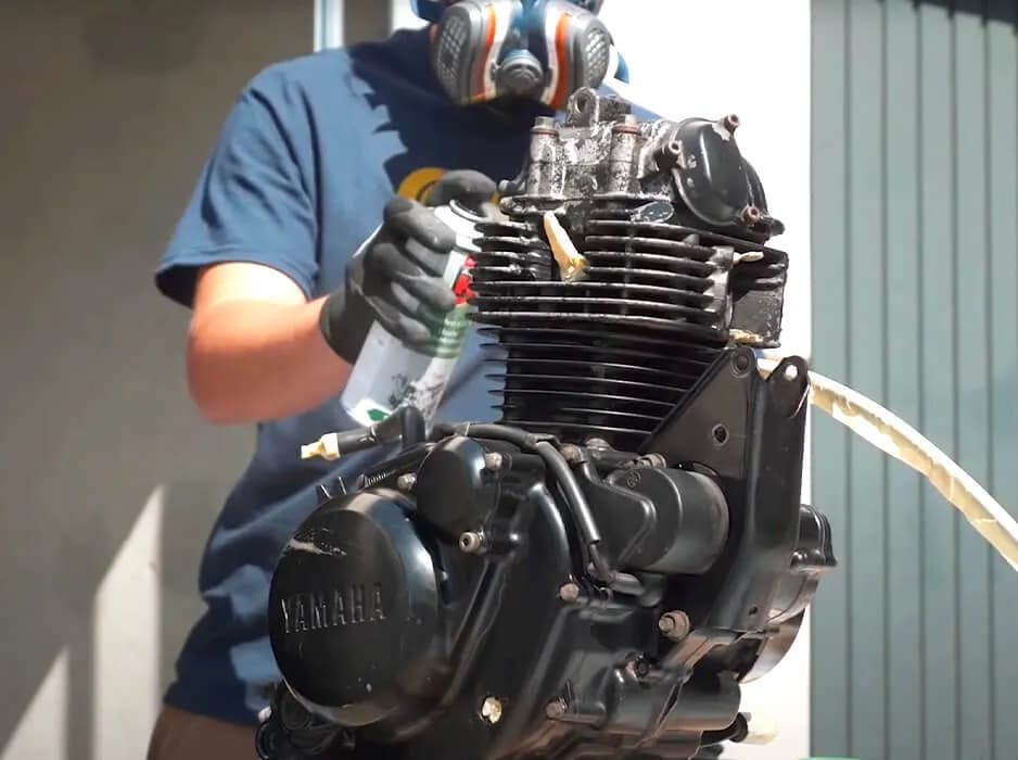 Peindre moteur moto : Le secret d'une peinture durable et pro